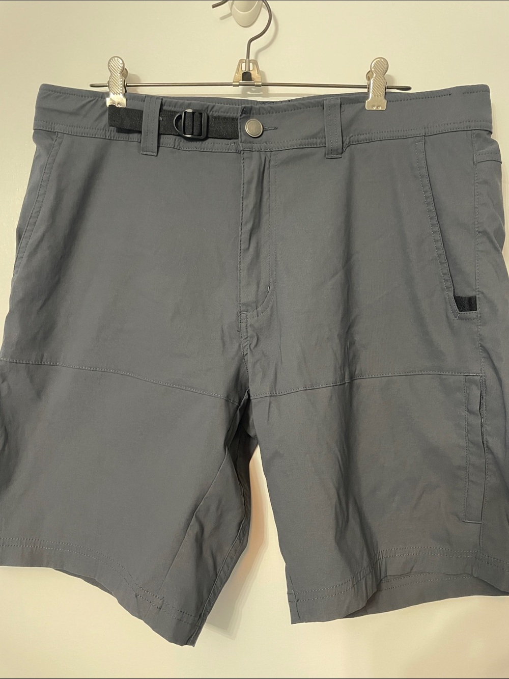 Men’s grey shorts